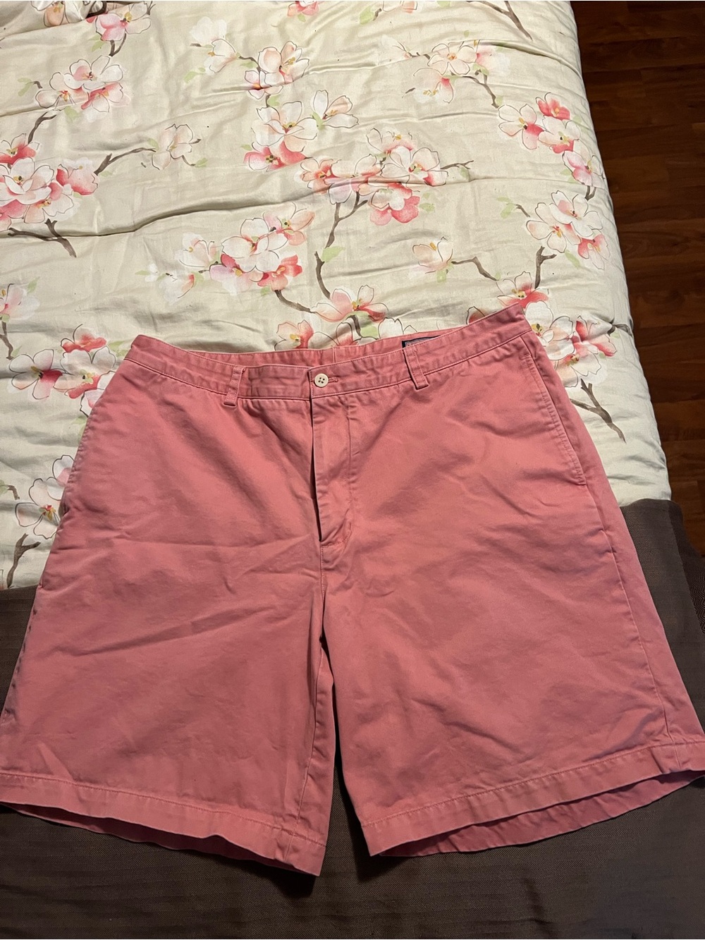 Men’s 38 Inseam 9” Vineyard Vines Pink Shorts